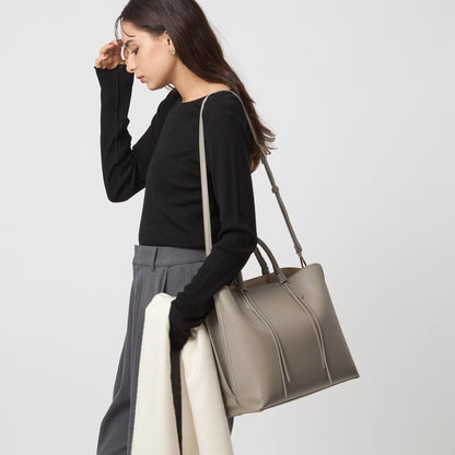 【WEB限定】2WAYタッセルハンドル A4 トートバッグ / ショルダーバッグ