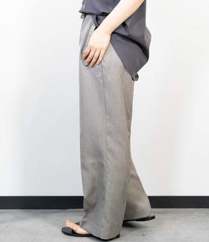 ナチュラルフレアシルエットパンツ