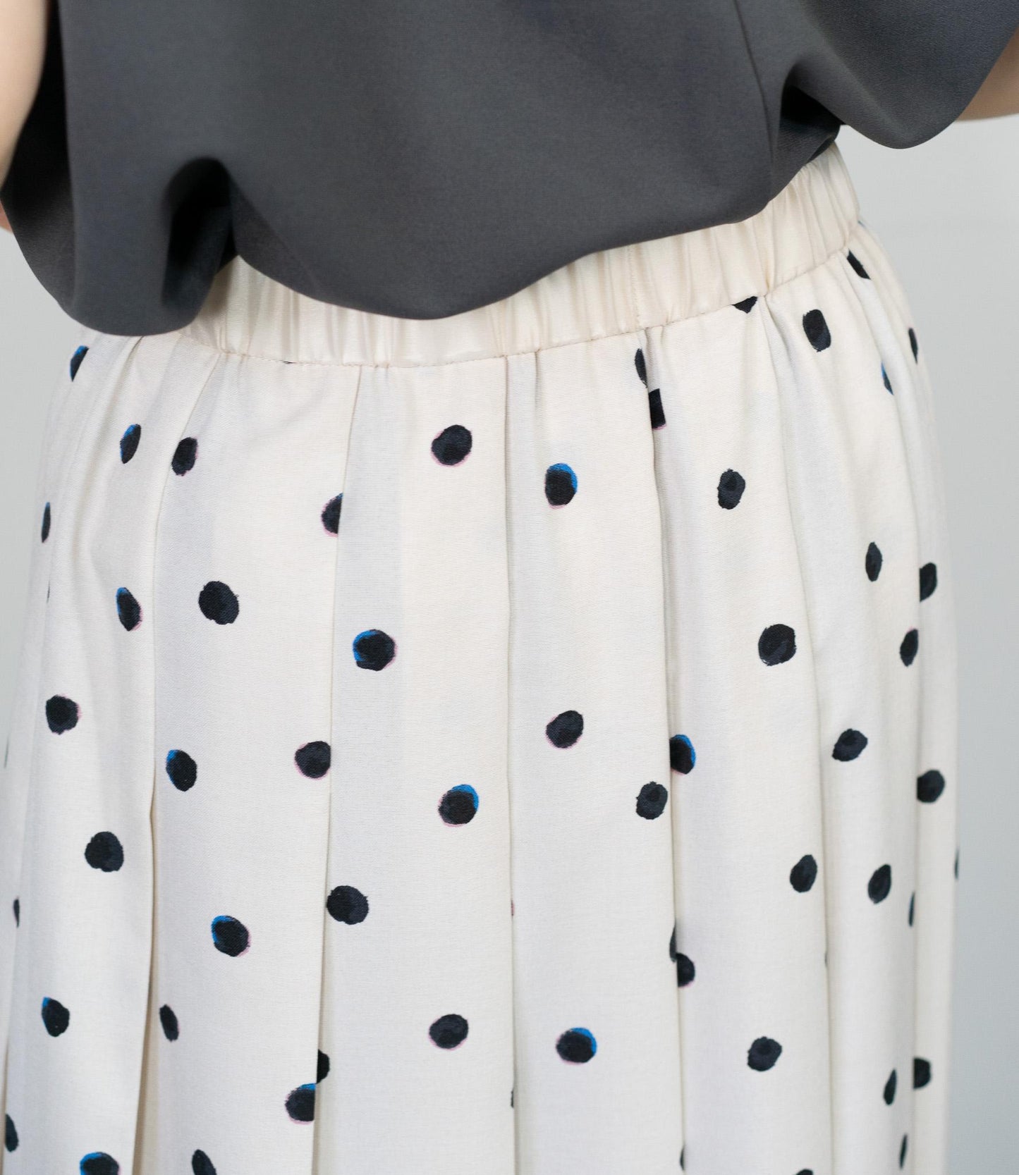 ランダムドットミモレタックスカート