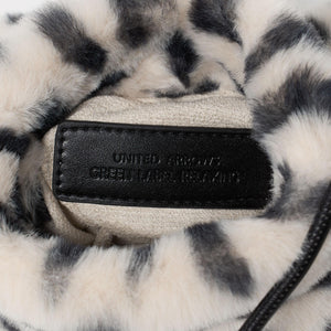 ファーショルダーバッグ ハートチャーム付き