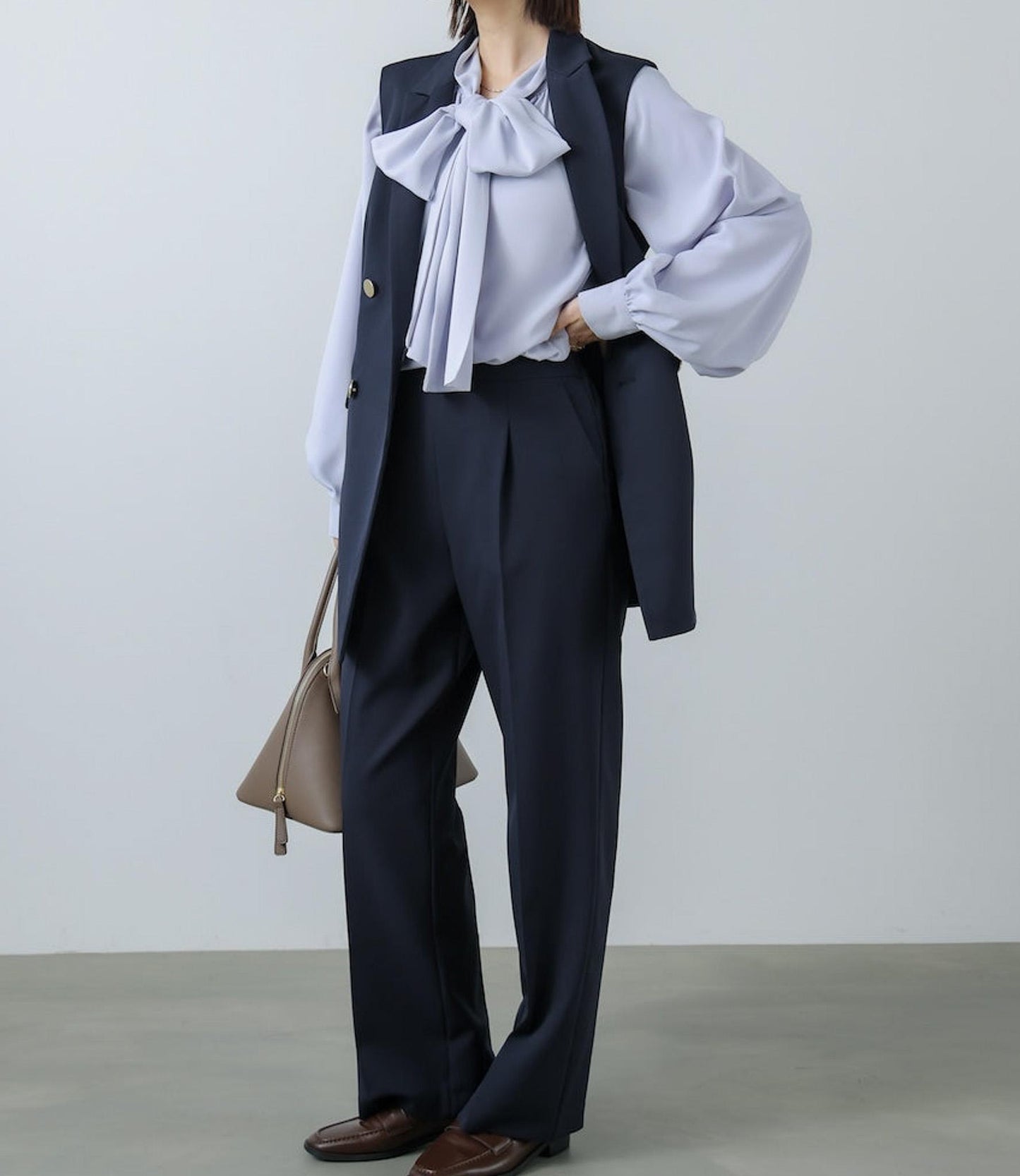 ストレッチストレートテーパードパンツ