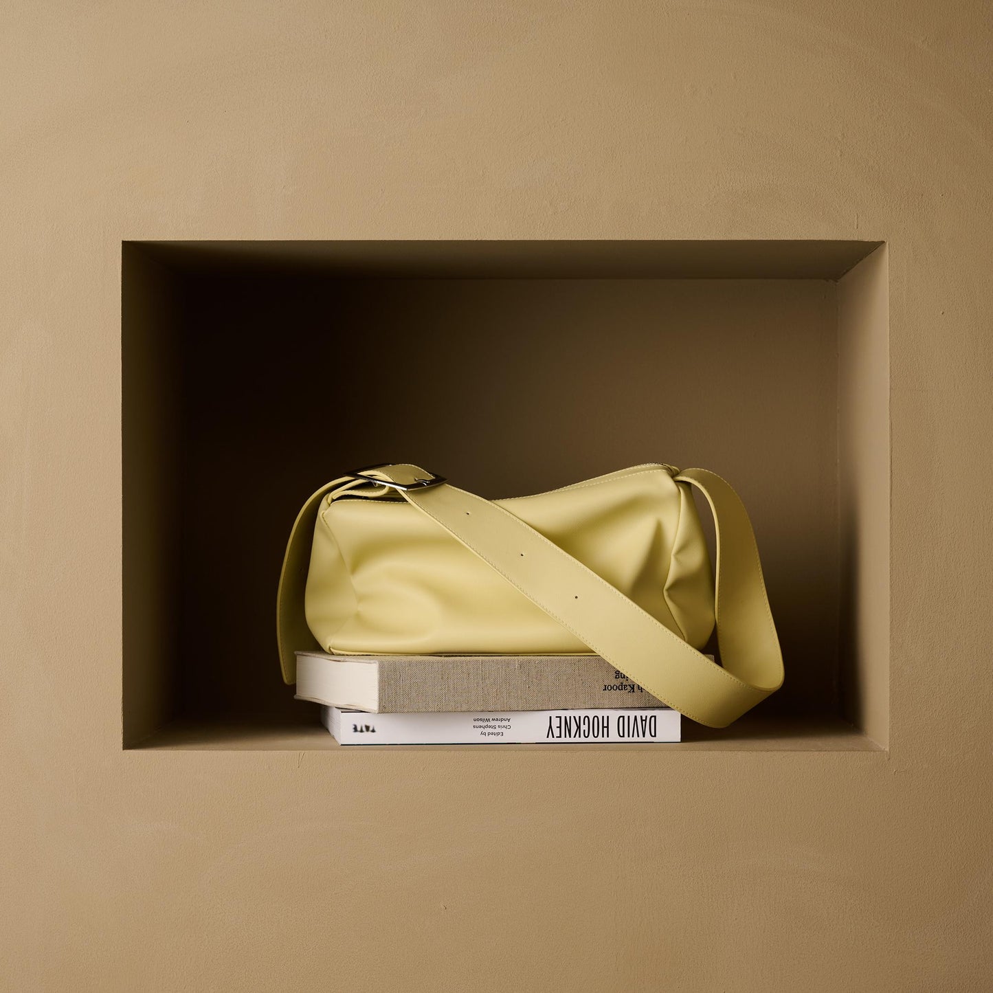 スクエア ビッグバックル ショルダーバッグ