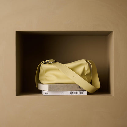 スクエア ビッグバックル ショルダーバッグ