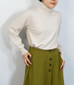 タートルネックソフトニット