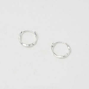 ＜ANNA SOTTILOTTA＞ヒネリフープピアス