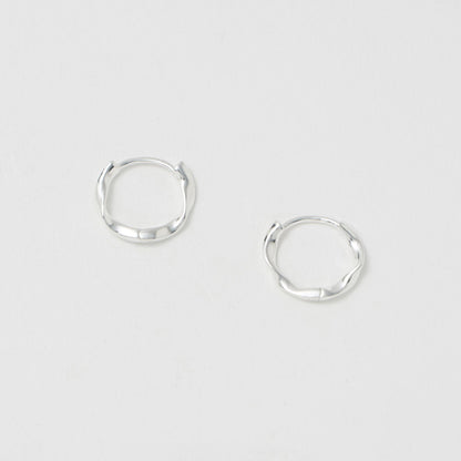 ＜ANNA SOTTILOTTA＞ヒネリフープピアス