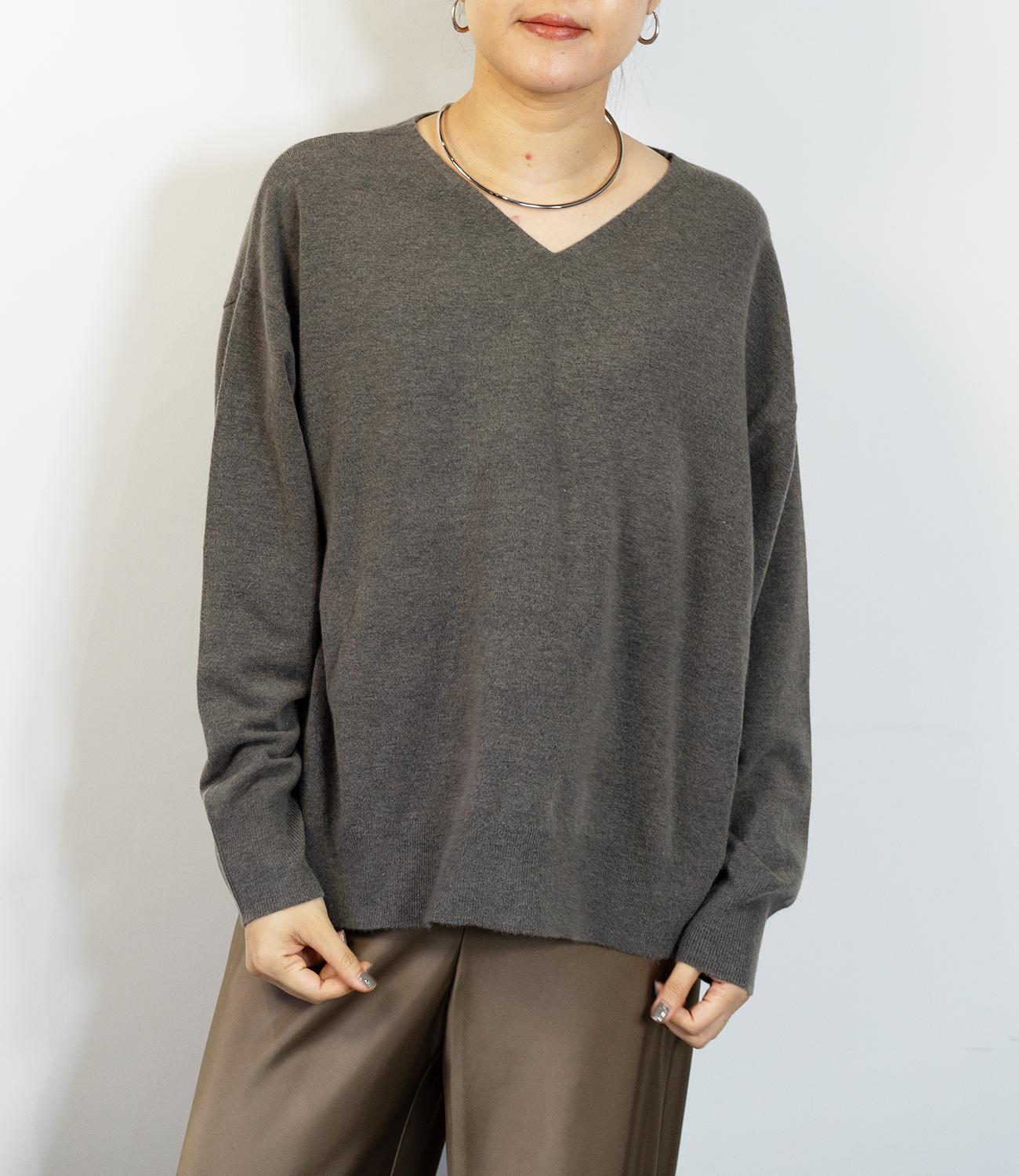 Vネックコンパクトニット