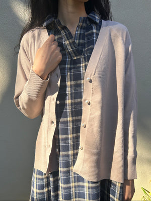 パールボタンVネックカーディガン