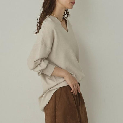 やわもちVネックニット