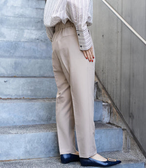 ウエストフリルストレッチテーパードパンツ