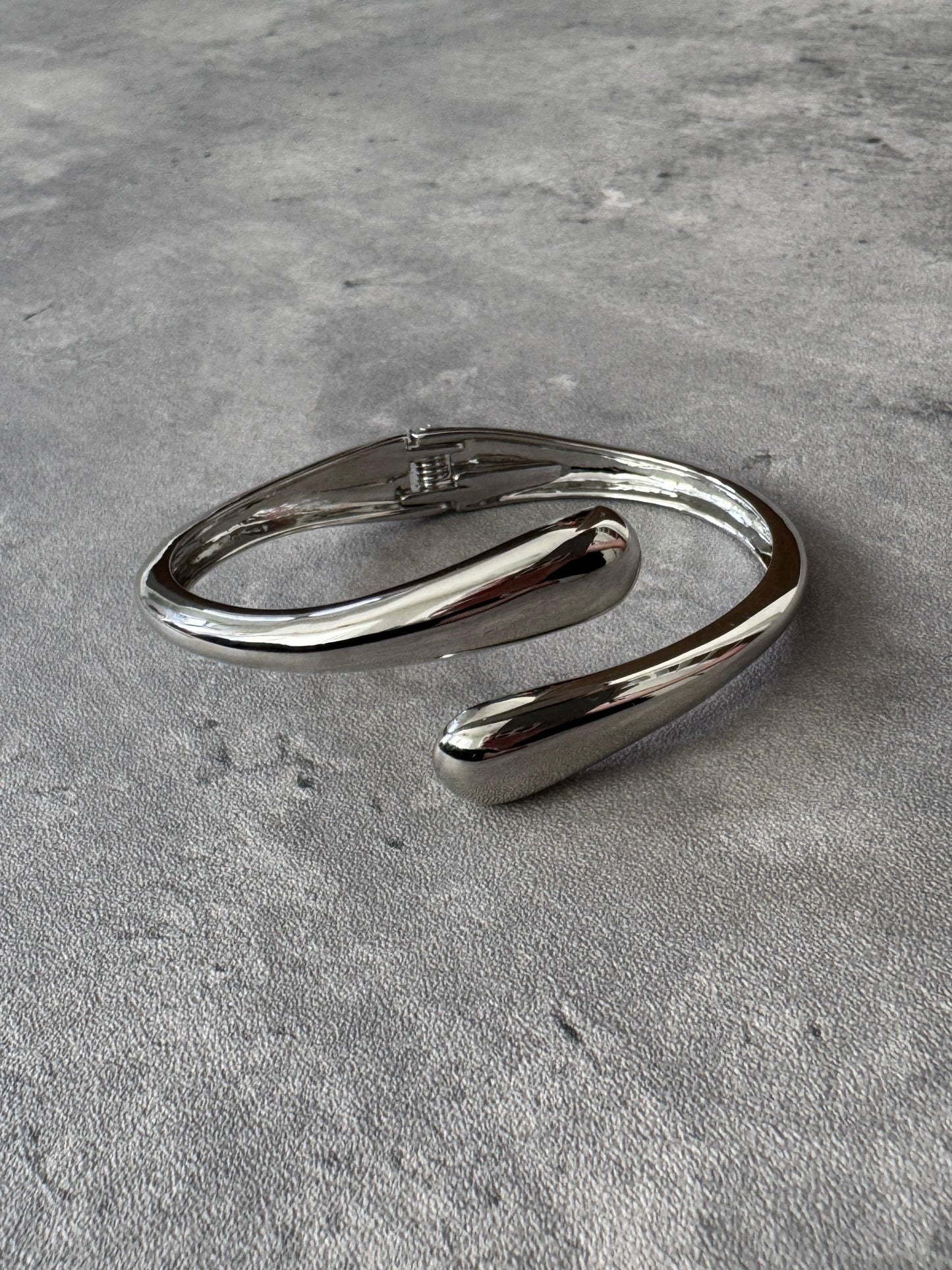 フォールドバングル