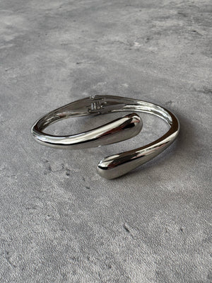 フォールドバングル