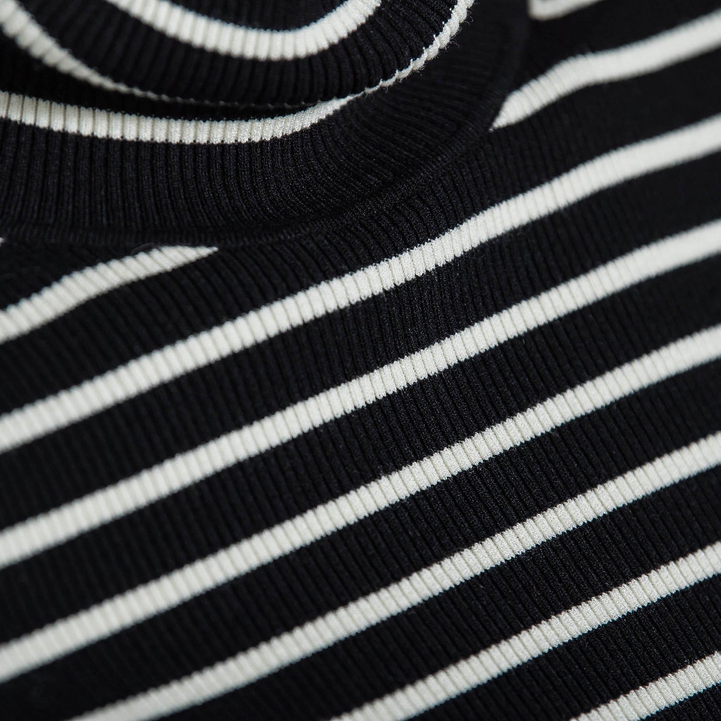 リブタートルニットプルオーバー≪手洗い可能≫