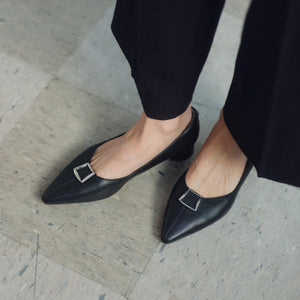 ポインテッド バックル パンプス 晴雨兼用 撥水