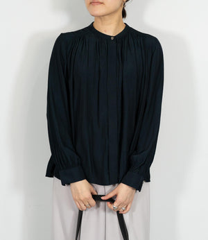 パウダーサテンギャザーブラウス