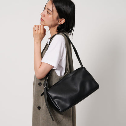 スクエア ビッグバックル ショルダーバッグ