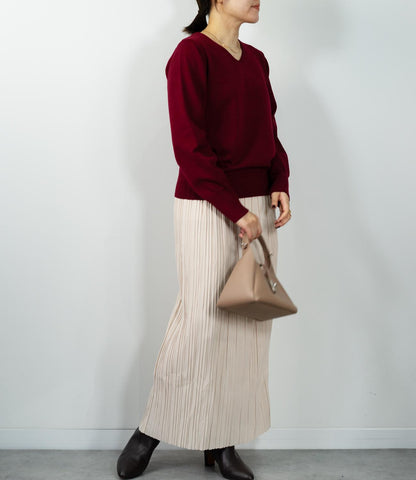 コンパクトVネックニット