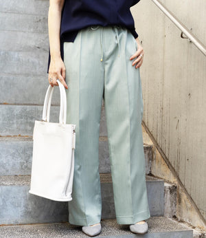 ナチュラルフレアシルエットパンツ