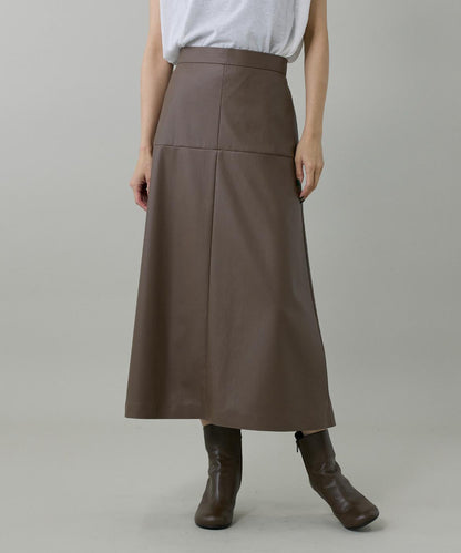 フェイクレザートラペーズスカート