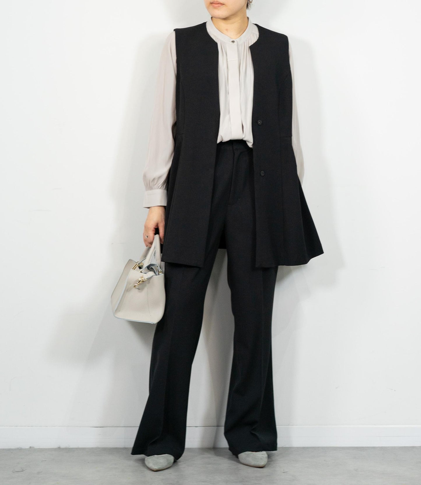 パウダーサテンギャザーブラウス