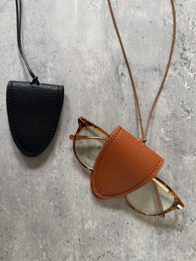 メガネホルダーレザーネックレス