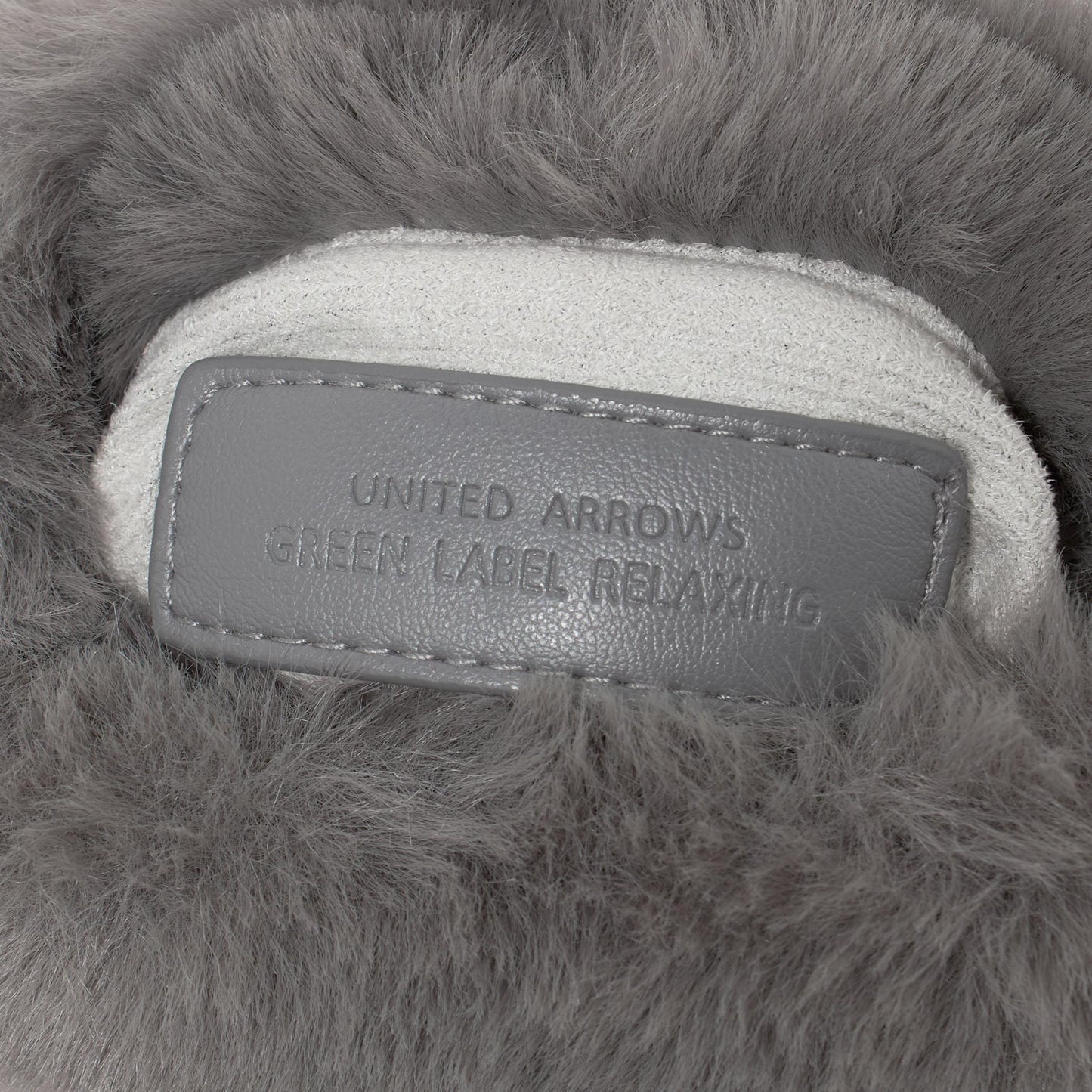 ファーショルダーバッグ ハートチャーム付き