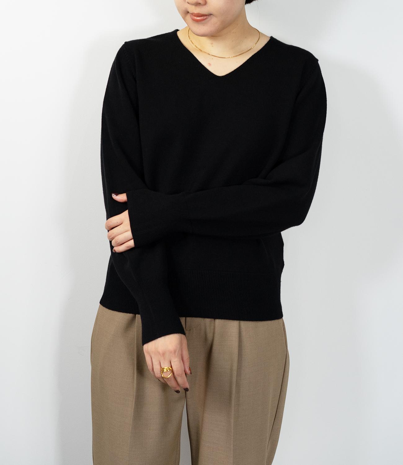コンパクトVネックニット