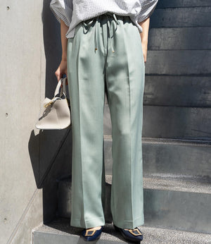 ナチュラルフレアシルエットパンツ