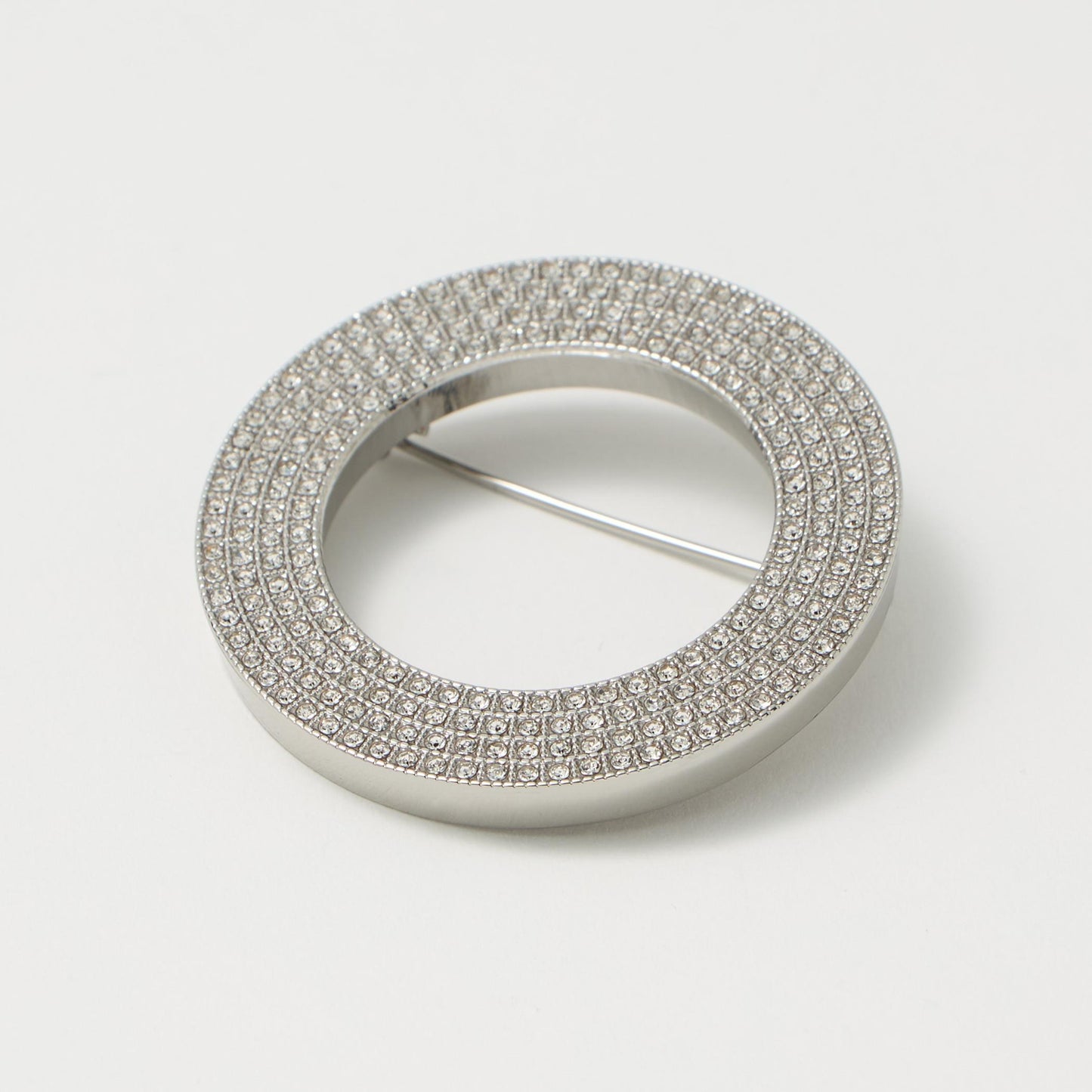 サークル ブローチ