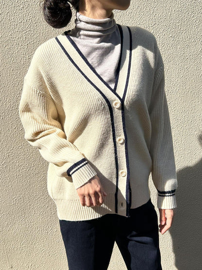 Vネックカーディガン