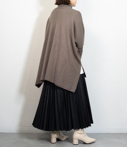 ハイネックポンチョニット