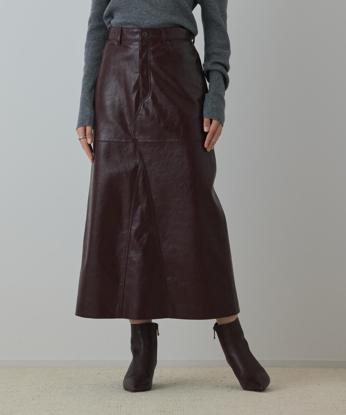 フェイクレザータイトスカート