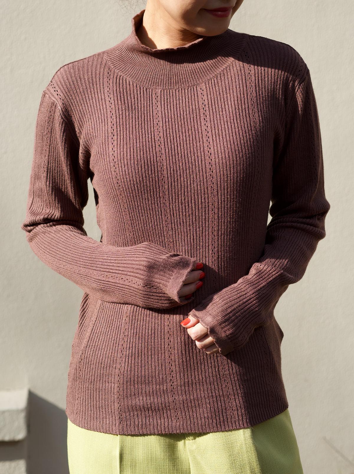 透かし柄ハイネックニット