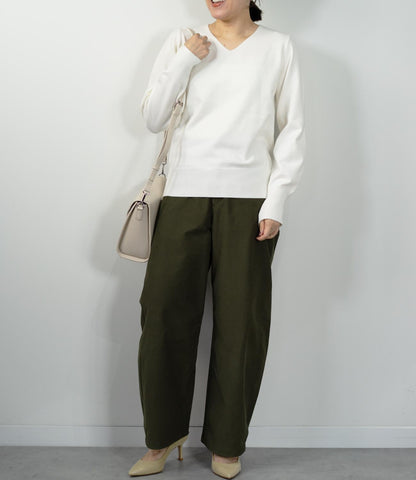 コンパクトVネックニット