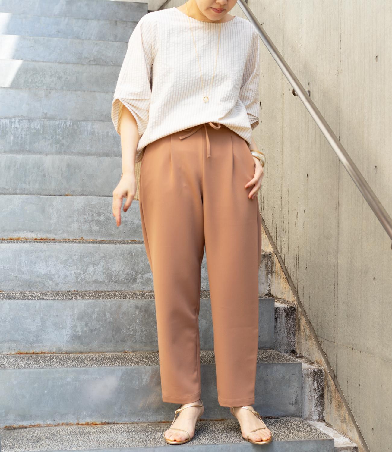 美シルエットテーパードパンツ
