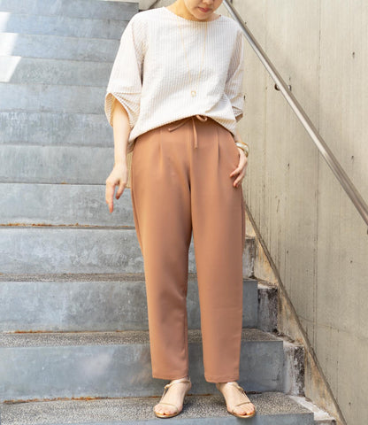 美シルエットテーパードパンツ