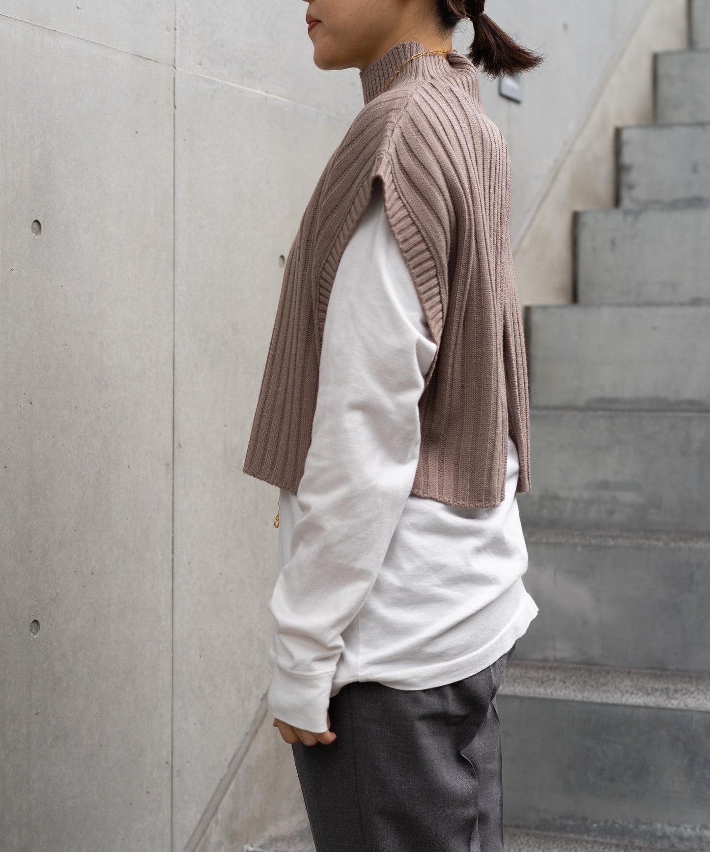 ワイドリブハイネックショートベスト