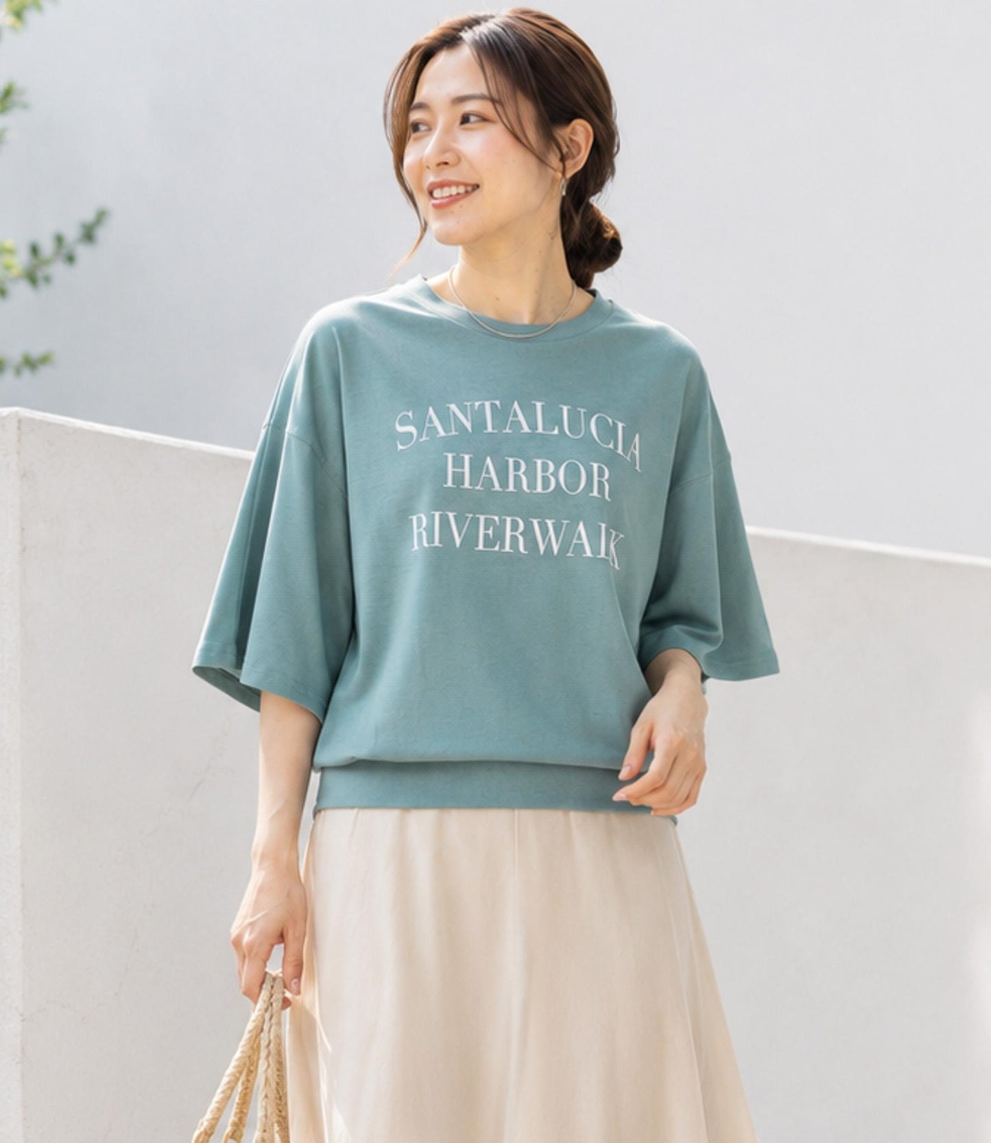 フレア袖レタリングTシャツ