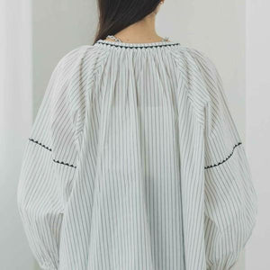 エンブロイダリーエアリーブラウス