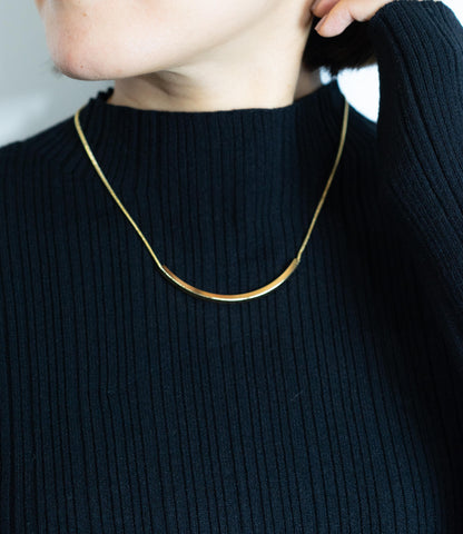 カーブバーモチーフネックレス