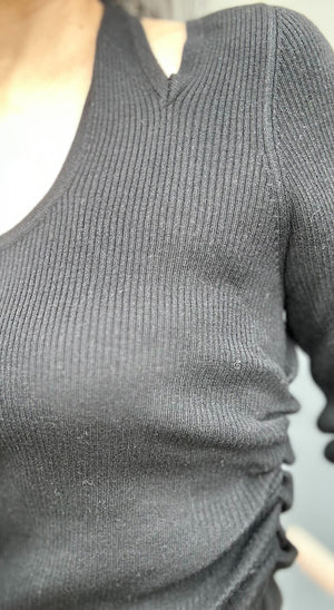 サイドシャーリングカットアウトトップス