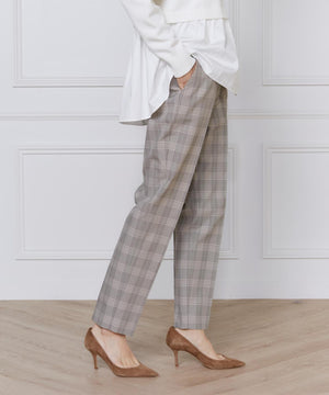 美脚テーパードパンツ