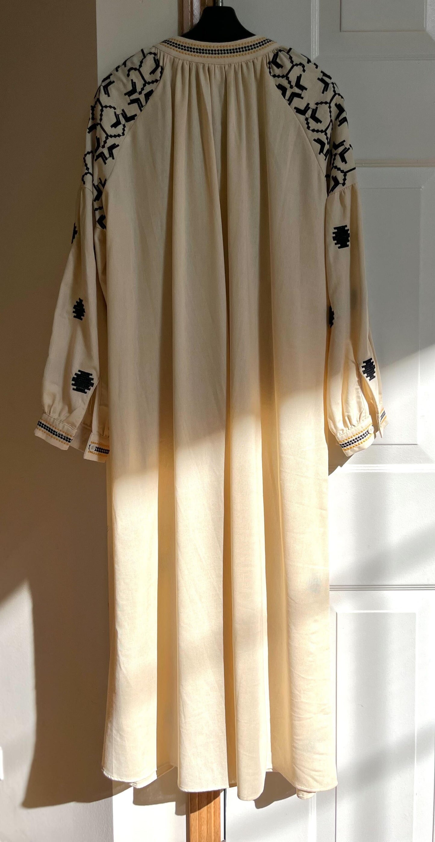 タッセルフォークロア刺繍ワンピース