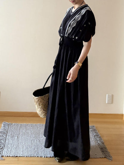 モノトーン刺繍Vネックシャーリングワンピース