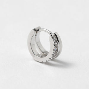 パヴェ Vシェイプ フープ ピアス