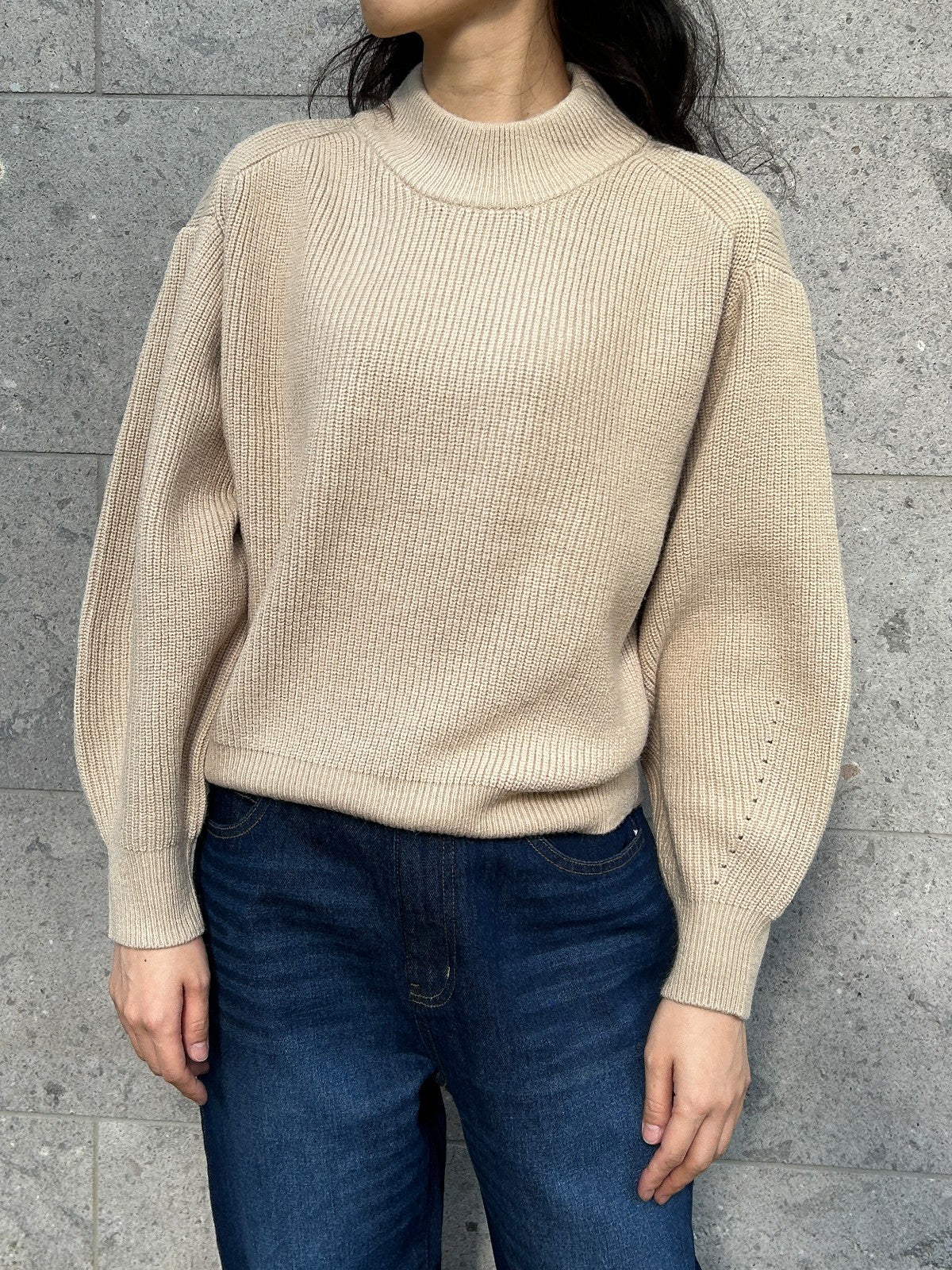 ハイネックボリュームスリーブニット