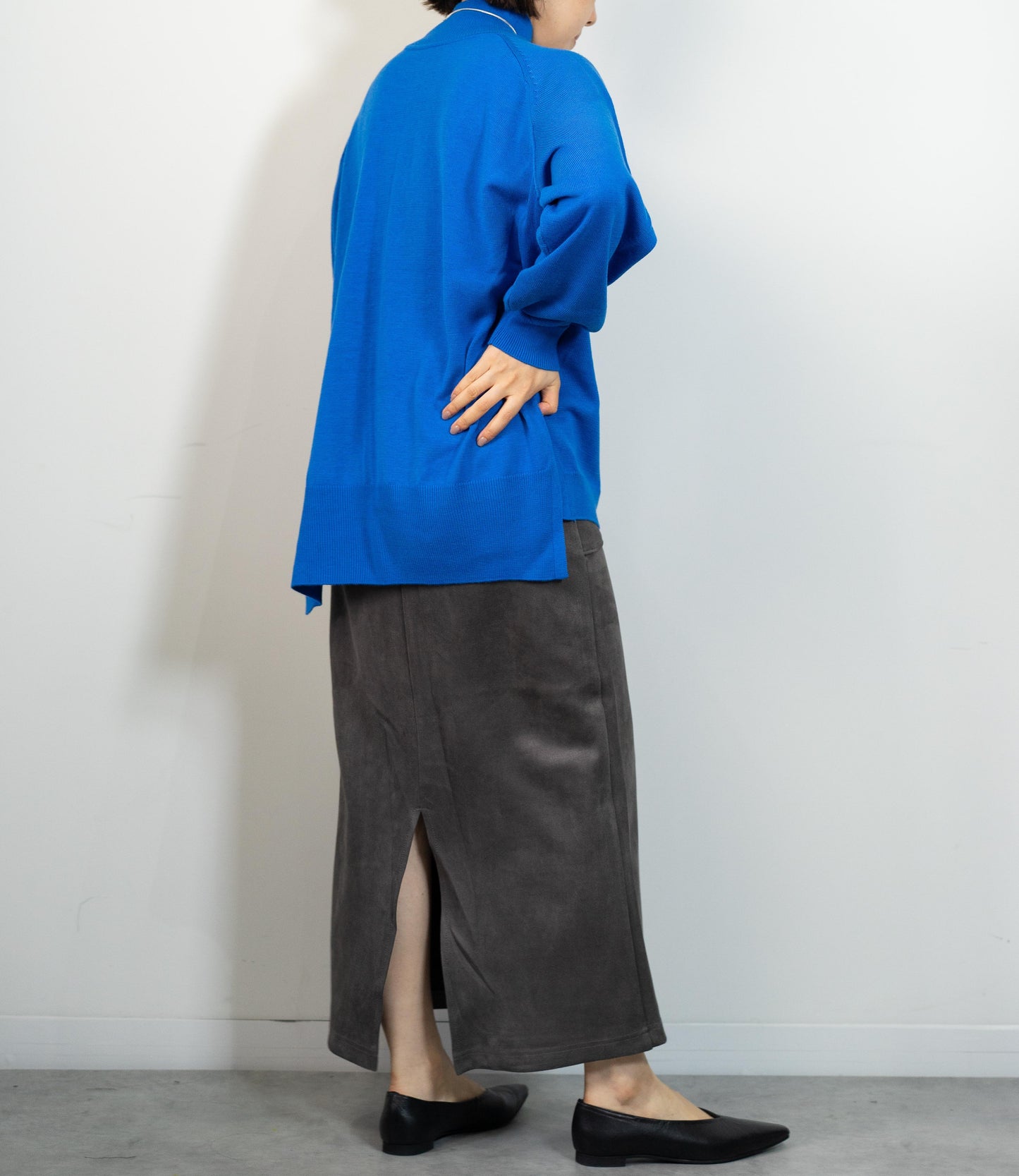 モックネックラグランニット