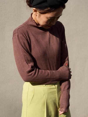 透かし柄ハイネックニット