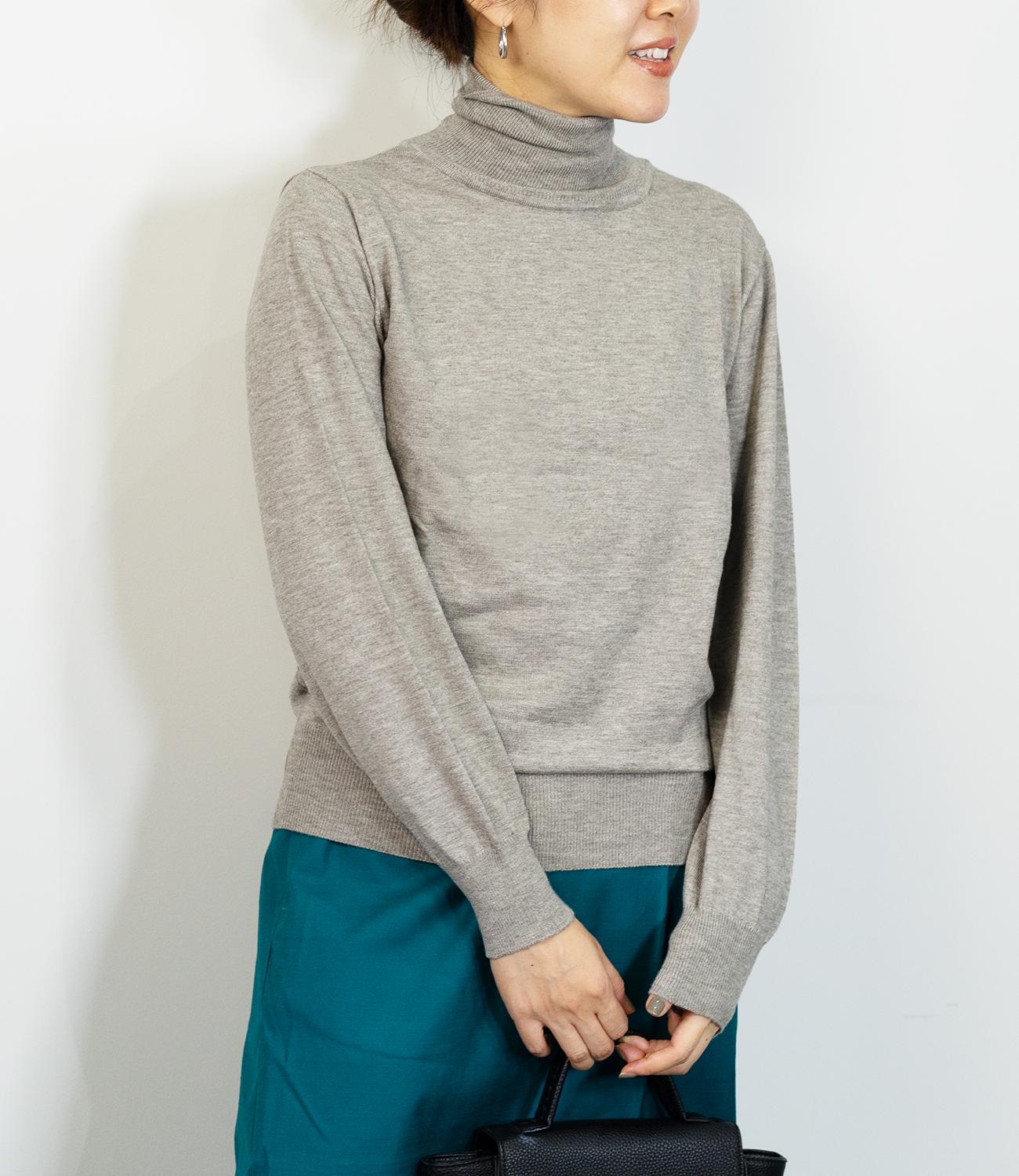 タートルネックソフトニット