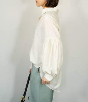 バンドカラーギャザーボリュームブラウス